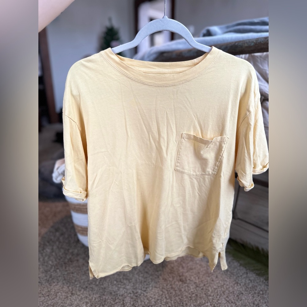 American eagle basic yellow tee